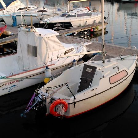 Vrs - Low Cost Beach Boat Hotel เลซาเดอปัลเมรา ภายนอก รูปภาพ