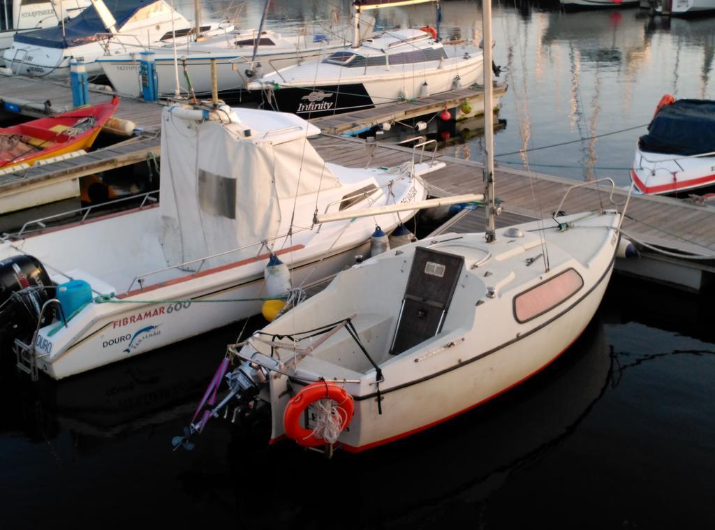 Vrs - Low Cost Beach Boat Hotel เลซาเดอปัลเมรา ภายนอก รูปภาพ